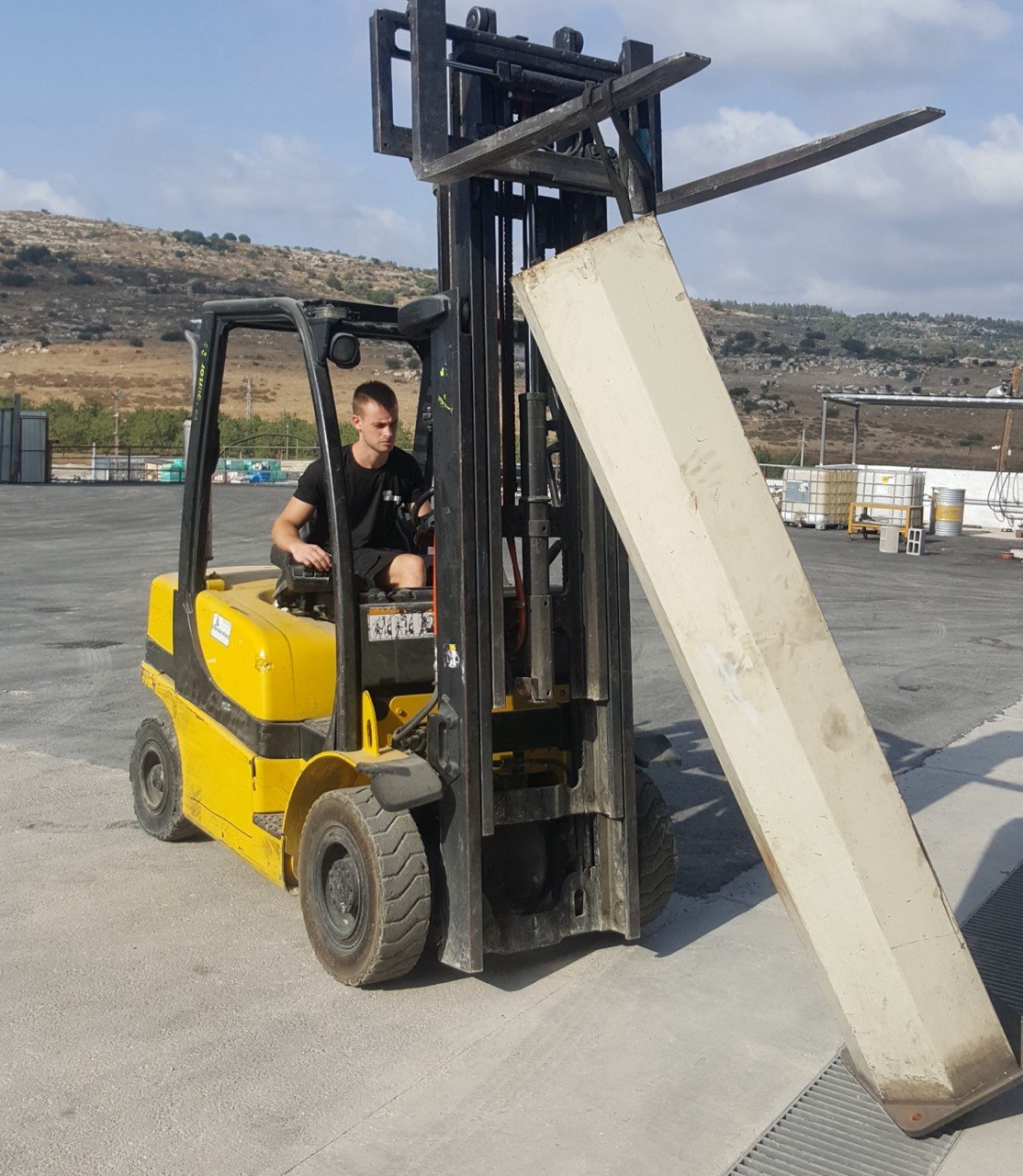 Mobile column lift for heavy truck service