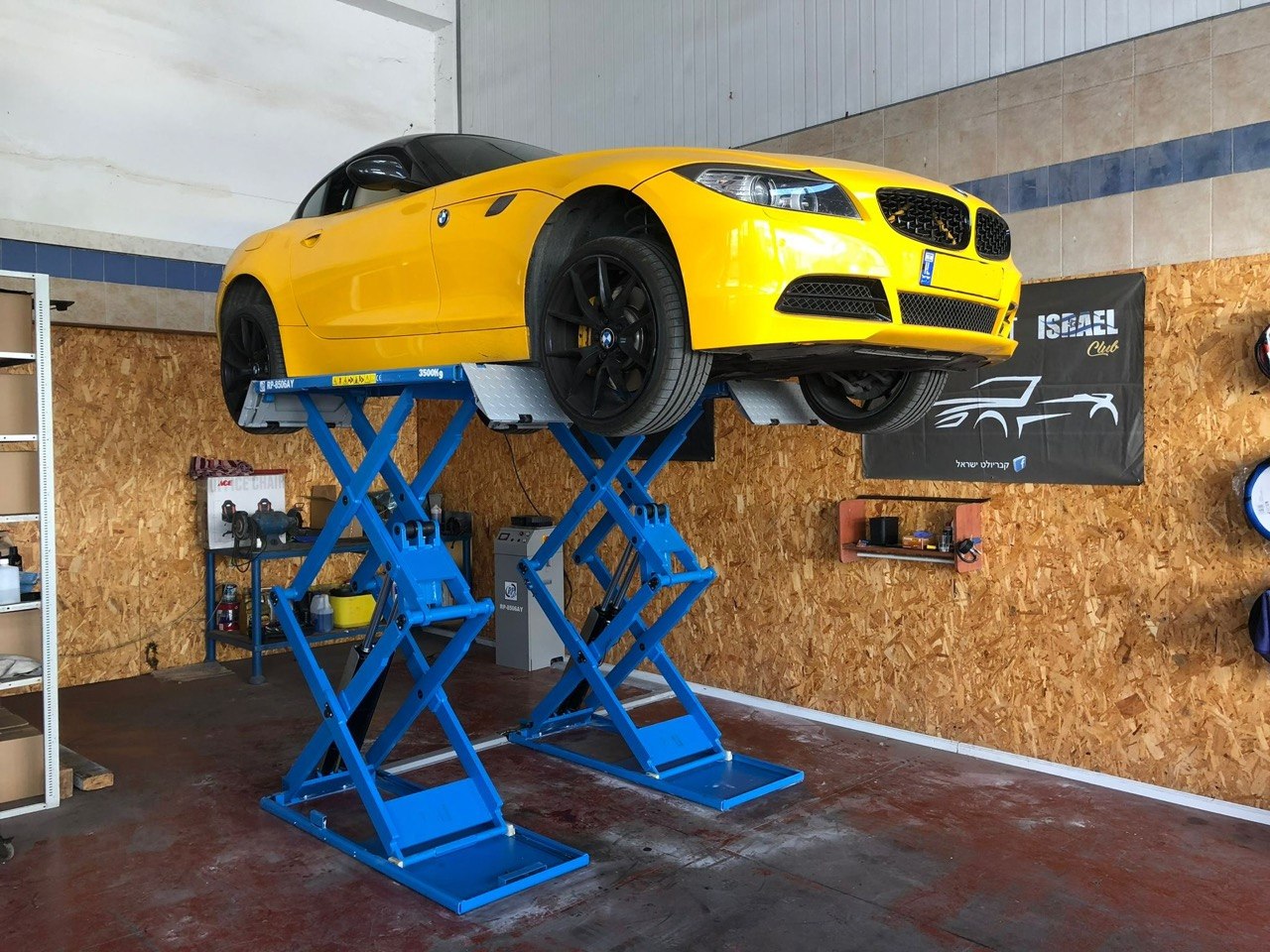 Mazda on RP-8500 scissor lift