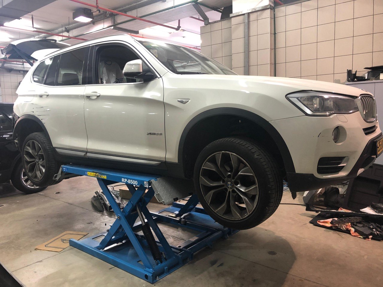 Dual scissor lift installation for municipality fleet workshop